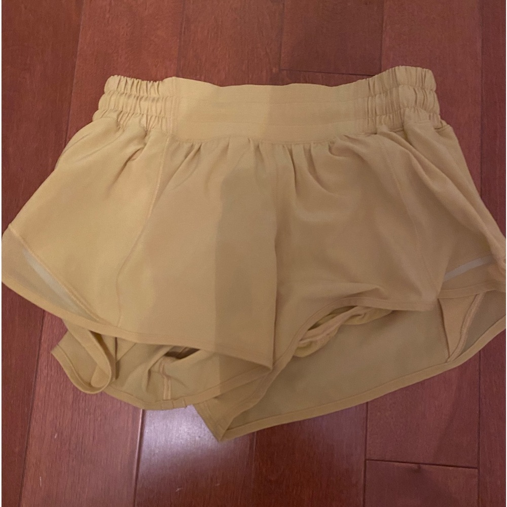 Lululemon size 2 soleil Color hotty hots